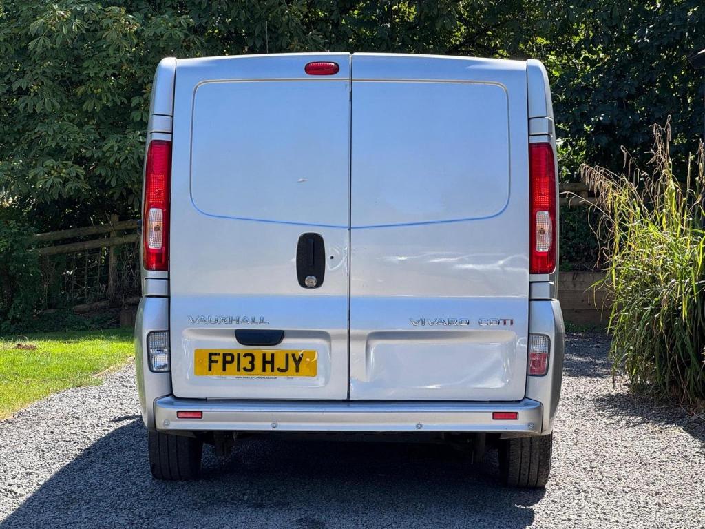 VAUXHALL VIVARO 2.0 CDTi Sportive FWD L1 4dr 2013