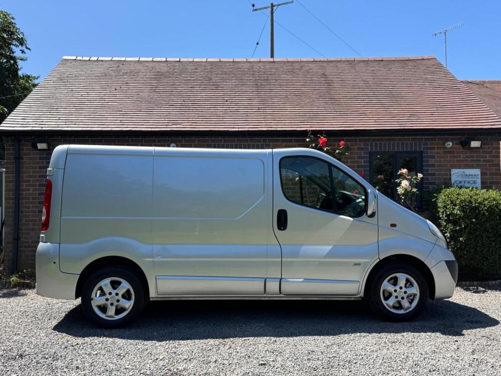 VAUXHALL VIVARO 2.0 CDTi Sportive FWD L1 4dr 2013