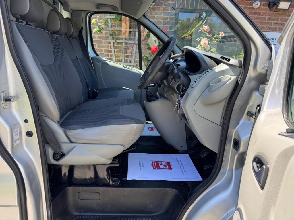 VAUXHALL VIVARO 2.0 CDTi Sportive FWD L1 4dr 2013