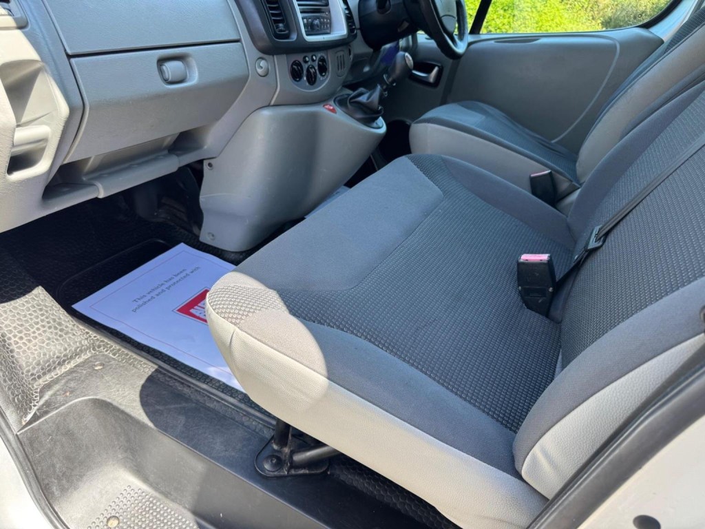 VAUXHALL VIVARO 2.0 CDTi Sportive FWD L1 4dr 2013