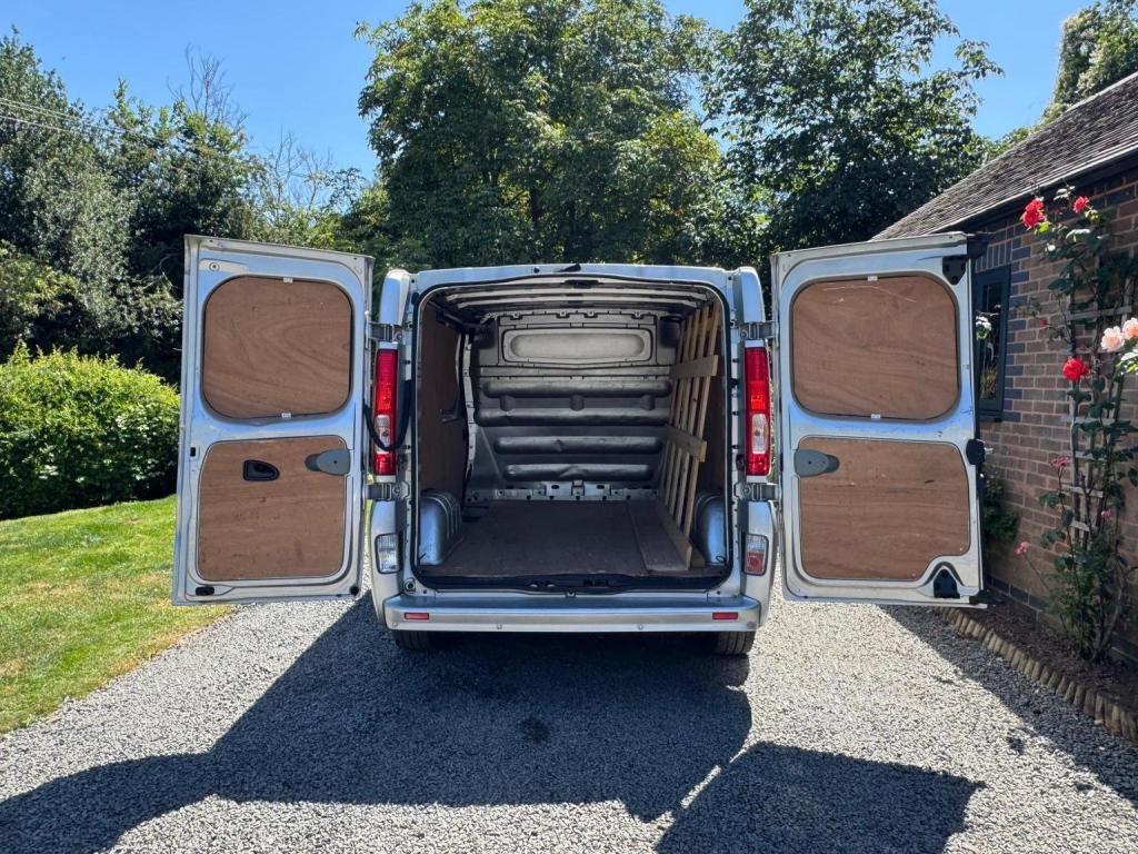 VAUXHALL VIVARO 2.0 CDTi Sportive FWD L1 4dr 2013