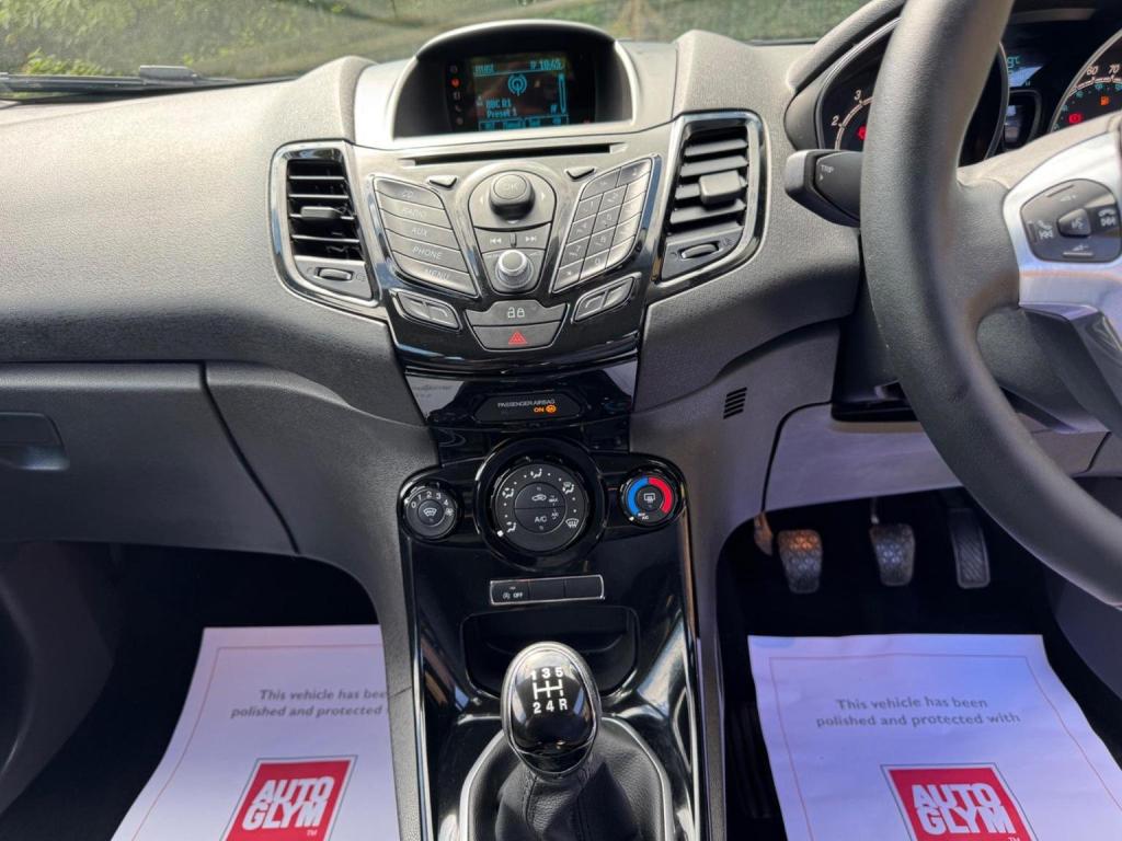 FORD FIESTA 1.0T EcoBoost Zetec Euro 5 (s/s) 3dr 2014