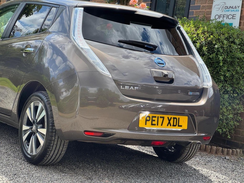 NISSAN LEAF 30kWh Tekna Auto 5dr 2017
