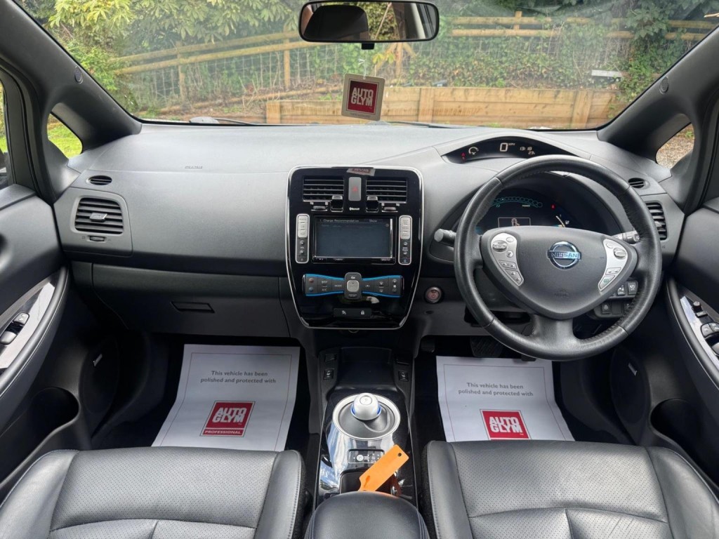 NISSAN LEAF 30kWh Tekna Auto 5dr 2017
