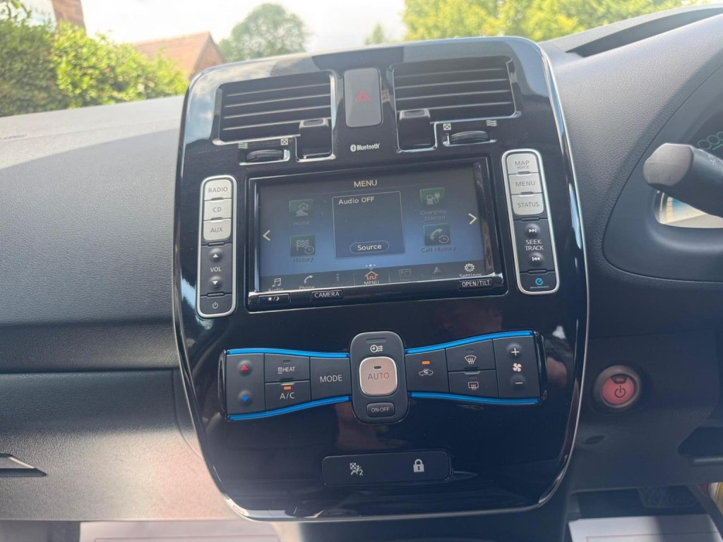 NISSAN LEAF 30kWh Tekna Auto 5dr 2017