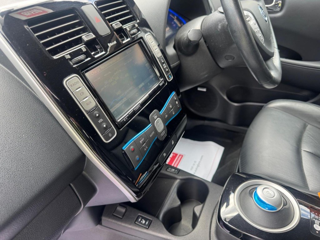 NISSAN LEAF 30kWh Tekna Auto 5dr 2017