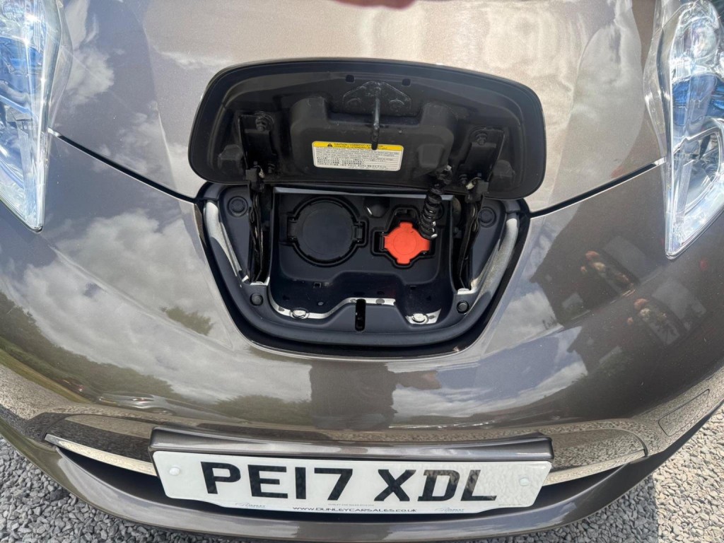 NISSAN LEAF 30kWh Tekna Auto 5dr 2017