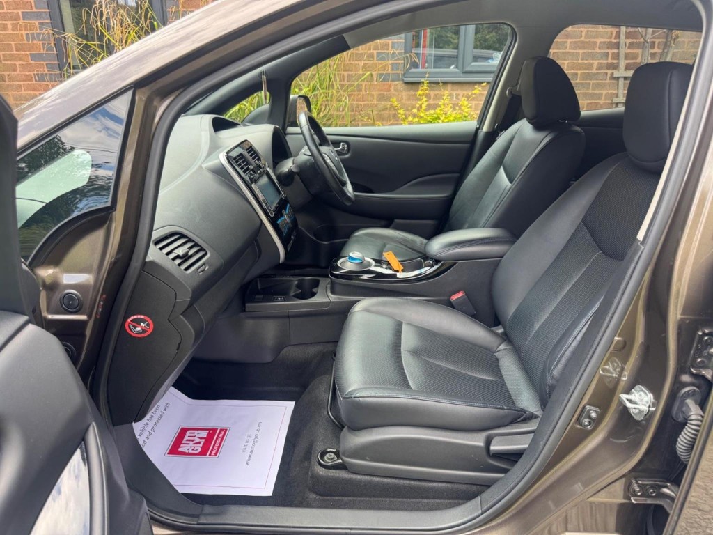 NISSAN LEAF 30kWh Tekna Auto 5dr 2017