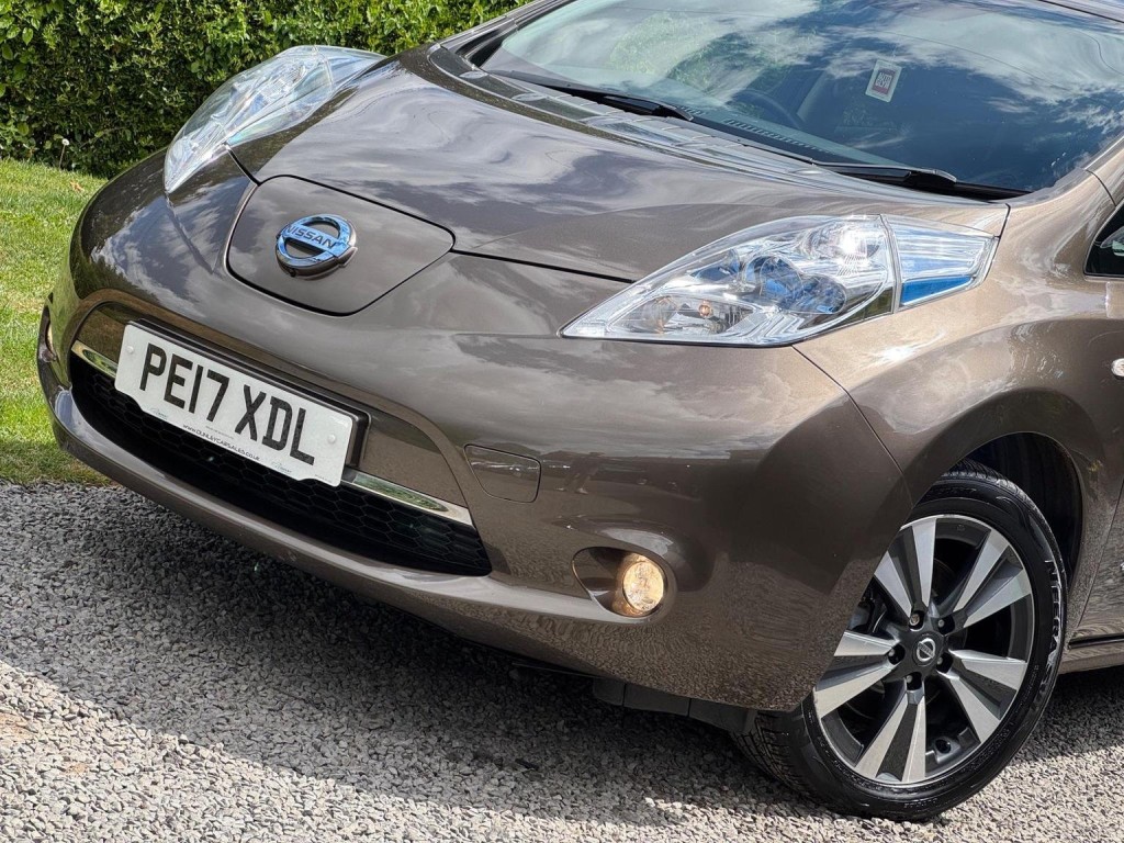 NISSAN LEAF 30kWh Tekna Auto 5dr 2017