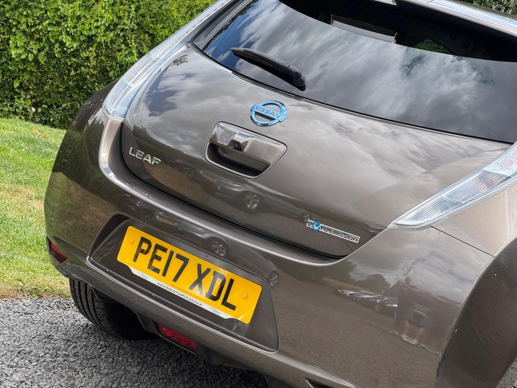 NISSAN LEAF 30kWh Tekna Auto 5dr 2017