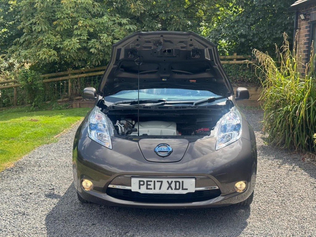 NISSAN LEAF 30kWh Tekna Auto 5dr 2017