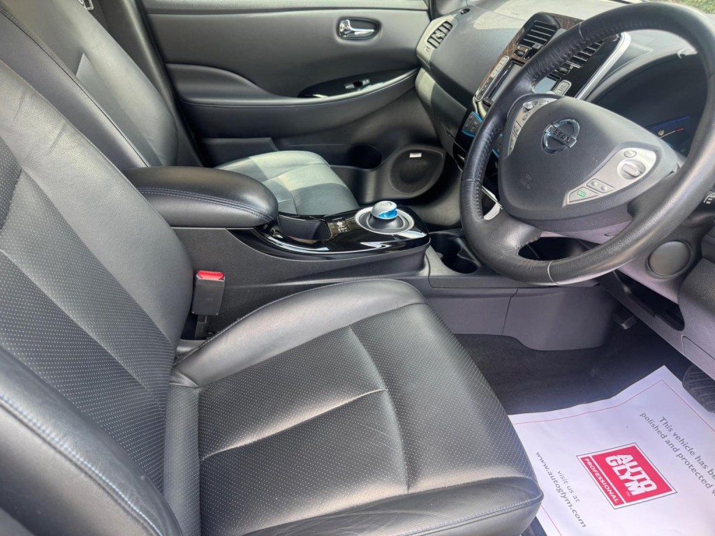 NISSAN LEAF 30kWh Tekna Auto 5dr 2017
