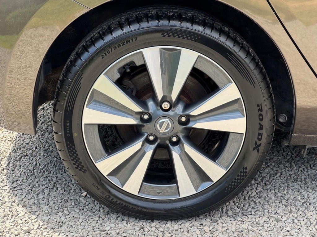 NISSAN LEAF 30kWh Tekna Auto 5dr 2017