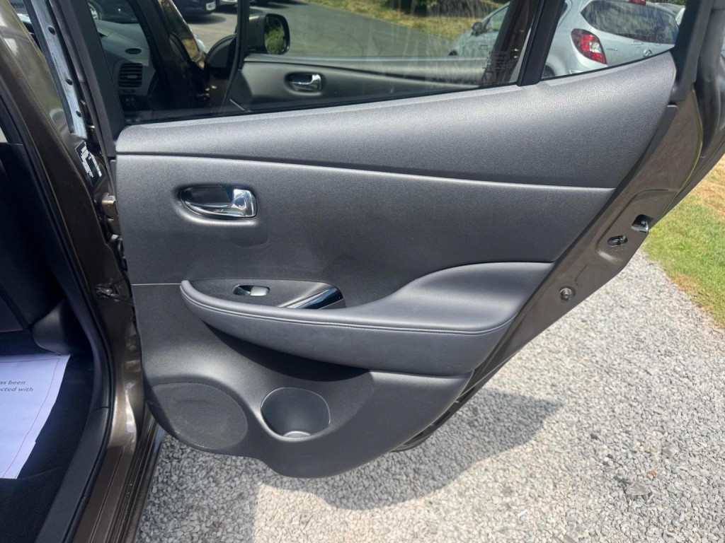 NISSAN LEAF 30kWh Tekna Auto 5dr 2017