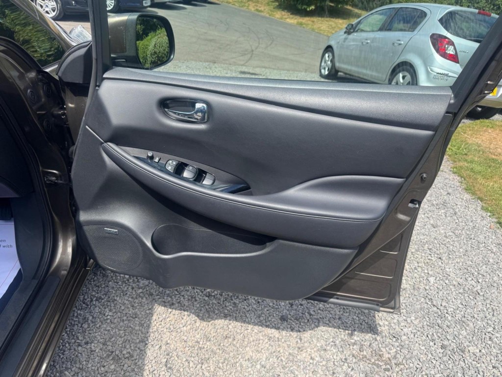 NISSAN LEAF 30kWh Tekna Auto 5dr 2017