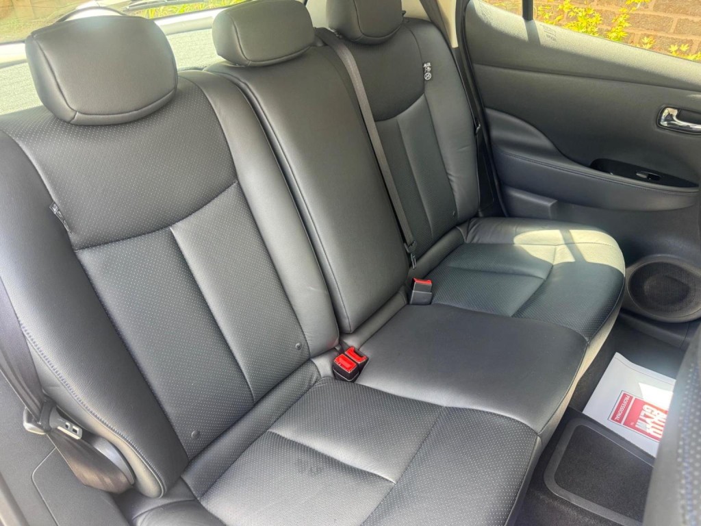 NISSAN LEAF 30kWh Tekna Auto 5dr 2017