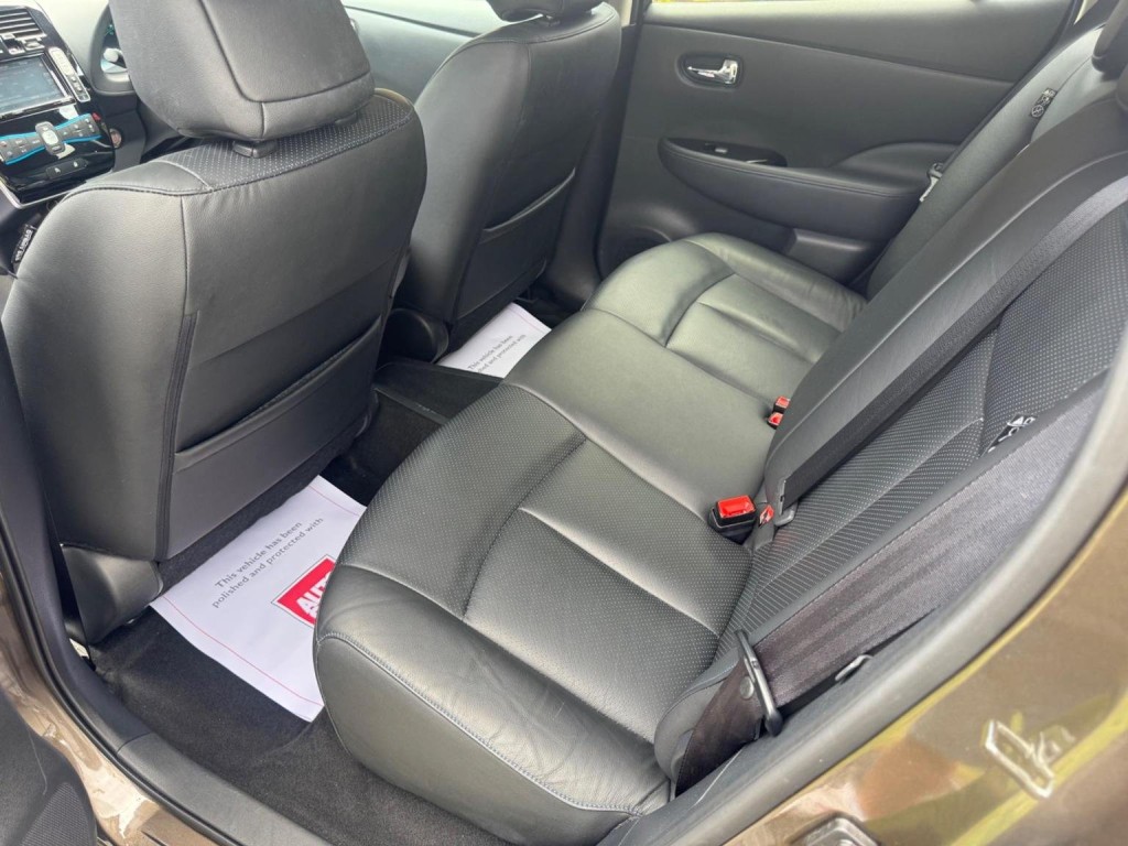 NISSAN LEAF 30kWh Tekna Auto 5dr 2017