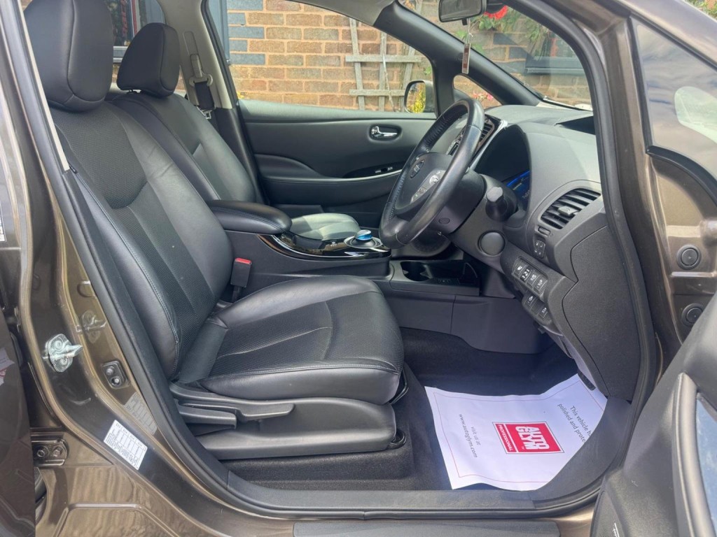 NISSAN LEAF 30kWh Tekna Auto 5dr 2017