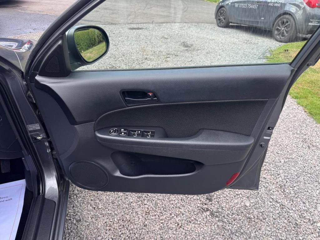 HYUNDAI I30 1.4 Comfort Euro 4 5dr 2010
