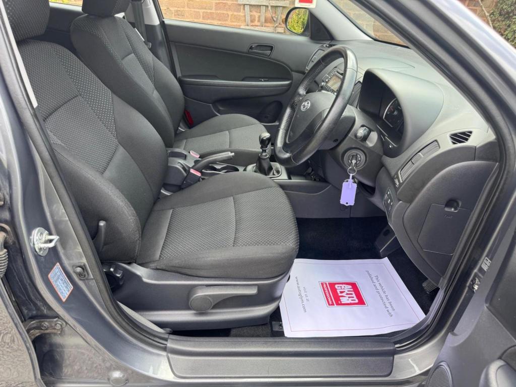 HYUNDAI I30 1.4 Comfort Euro 4 5dr 2010