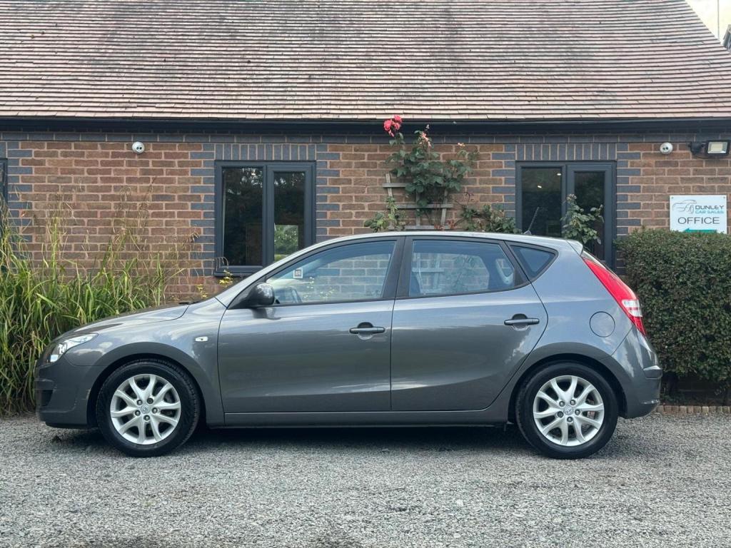 HYUNDAI I30 1.4 Comfort Euro 4 5dr 2010