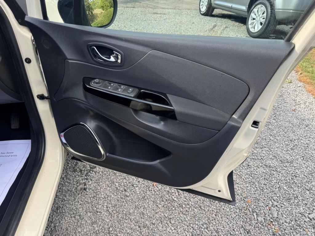 RENAULT CAPTUR 0.9 TCe ENERGY Dynamique MediaNav Euro 5 (s/s) 5dr 2014