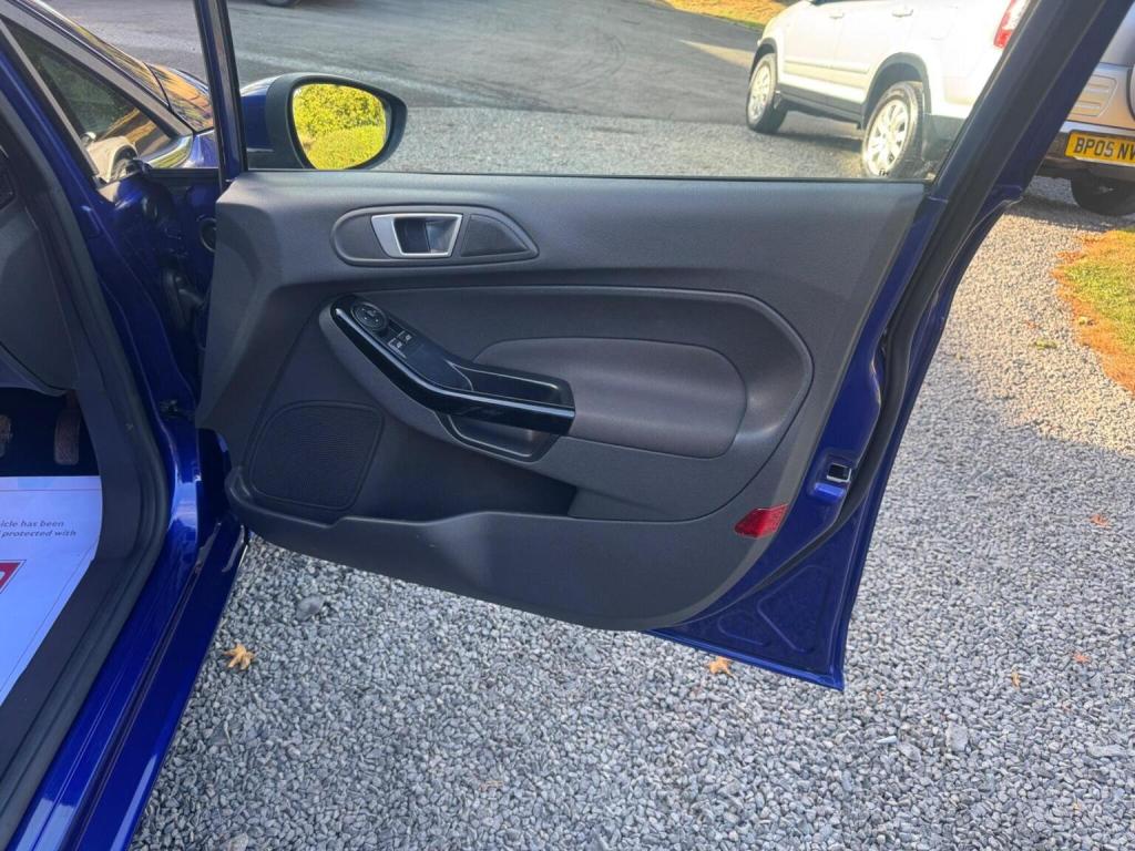 FORD FIESTA 1.0T EcoBoost Zetec Euro 5 (s/s) 5dr 2015