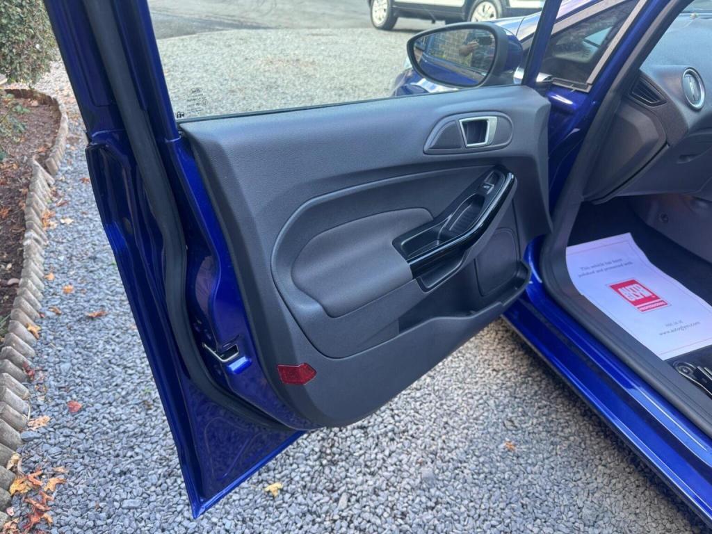 FORD FIESTA 1.0T EcoBoost Zetec Euro 5 (s/s) 5dr 2015