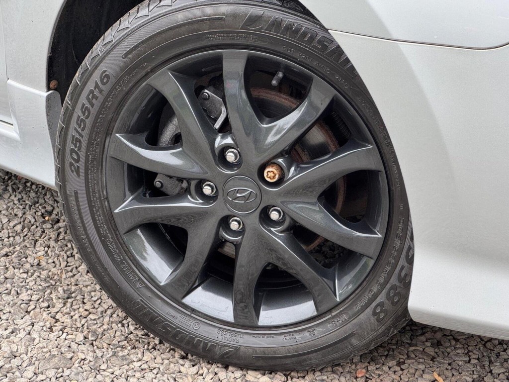 HYUNDAI I30 1.4 Comfort Euro 5 5dr 2011