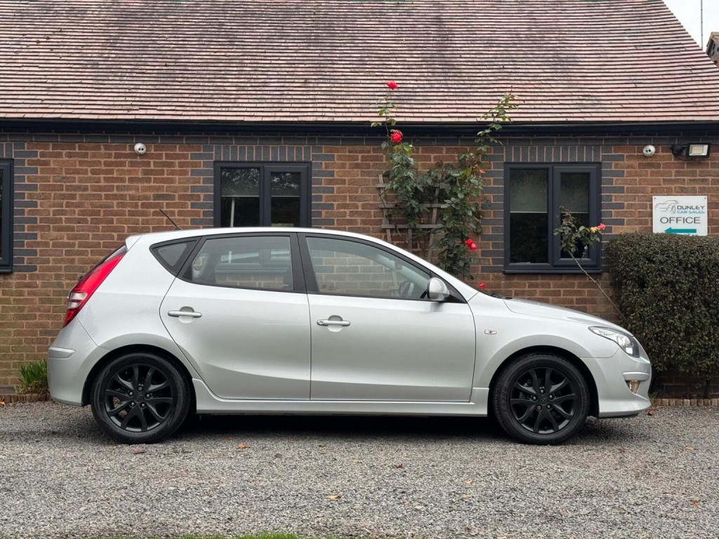 HYUNDAI I30 1.4 Comfort Euro 5 5dr 2011