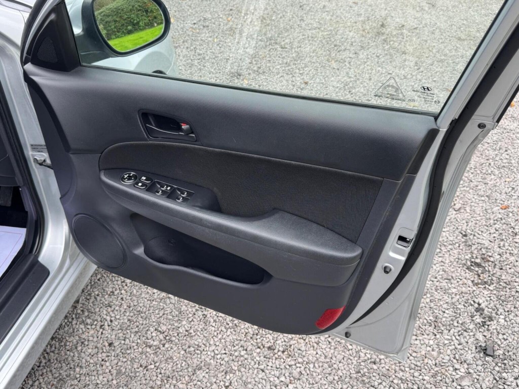 HYUNDAI I30 1.4 Comfort Euro 5 5dr 2011