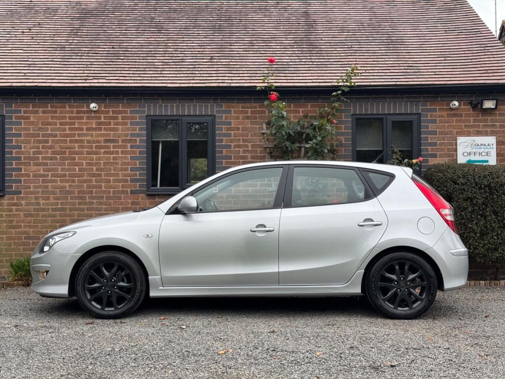 HYUNDAI I30 1.4 Comfort Euro 5 5dr 2011