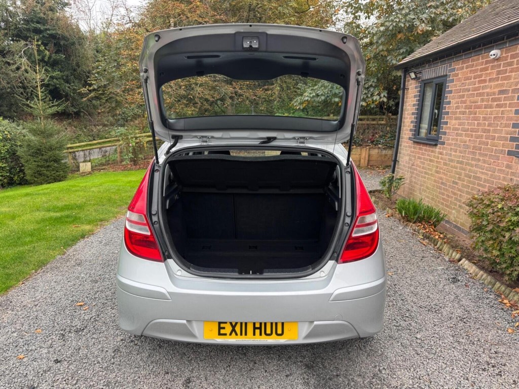 HYUNDAI I30 1.4 Comfort Euro 5 5dr 2011