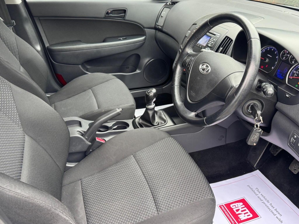 HYUNDAI I30 1.4 Comfort Euro 5 5dr 2011