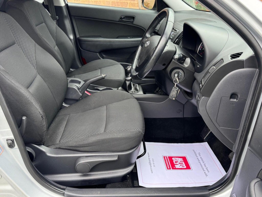 HYUNDAI I30 1.4 Comfort Euro 5 5dr 2011