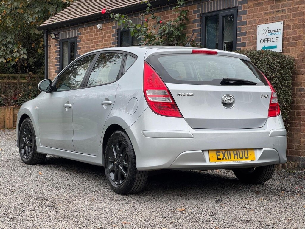 HYUNDAI I30 1.4 Comfort Euro 5 5dr 2011