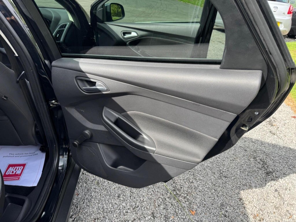 FORD FOCUS 1.0T EcoBoost Zetec Euro 5 (s/s) 5dr 2012