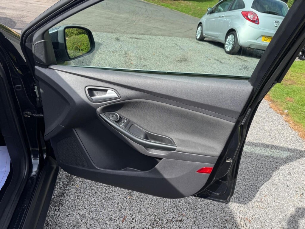 FORD FOCUS 1.0T EcoBoost Zetec Euro 5 (s/s) 5dr 2012