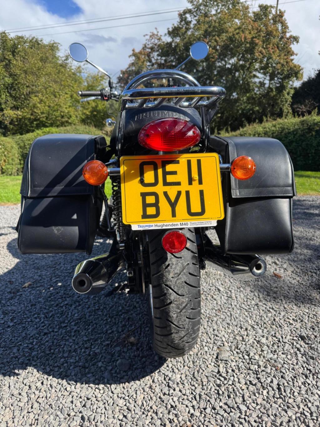 TRIUMPH BONNEVILLE 865 865 2011