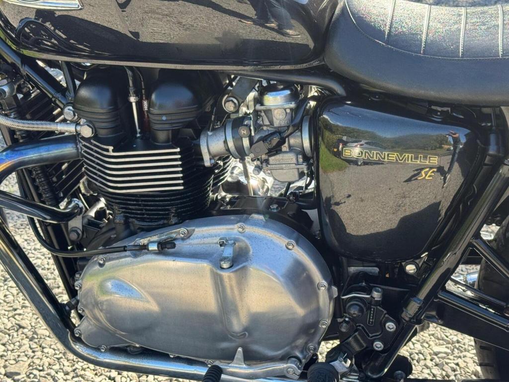 TRIUMPH BONNEVILLE 865 865 2011