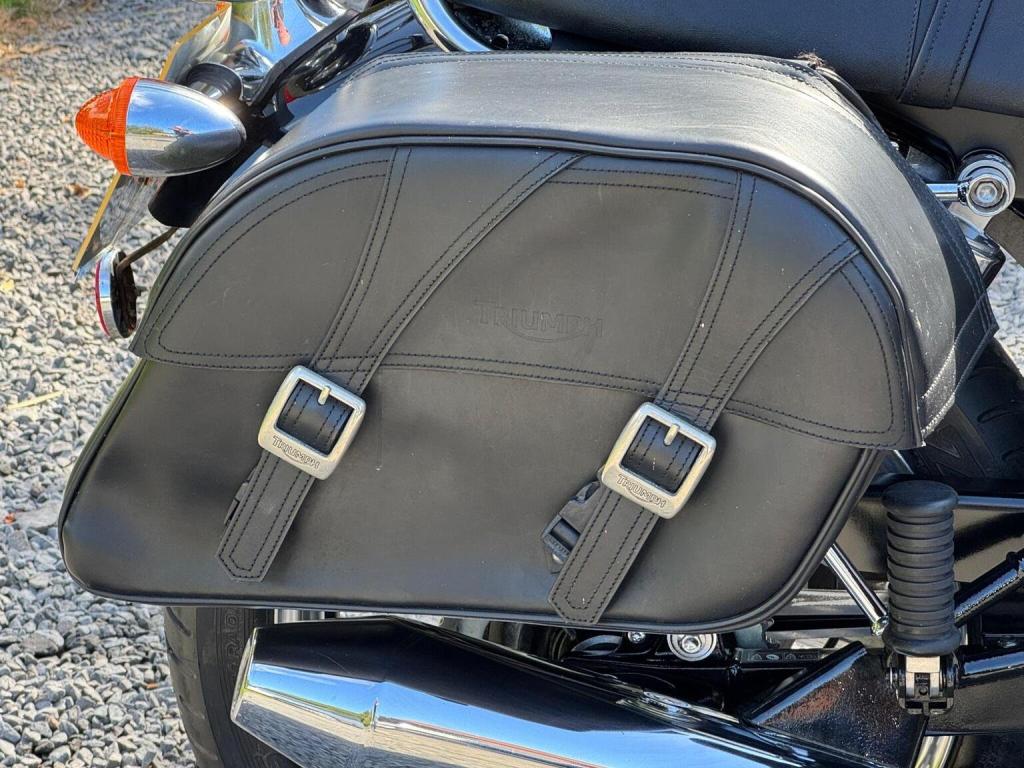 TRIUMPH BONNEVILLE 865 865 2011