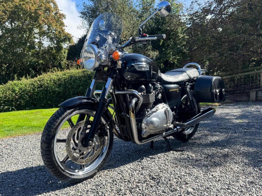 TRIUMPH BONNEVILLE 865 865 2011