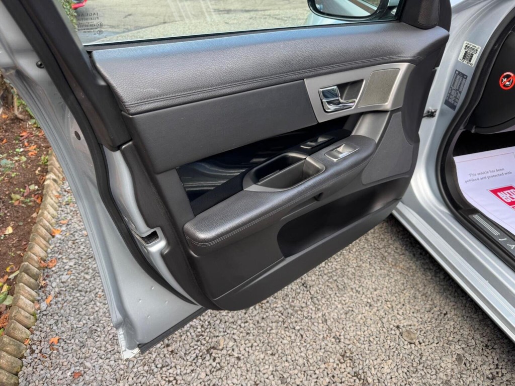 JAGUAR XF 3.0d S V6 Luxury Auto Euro 5 4dr 2010