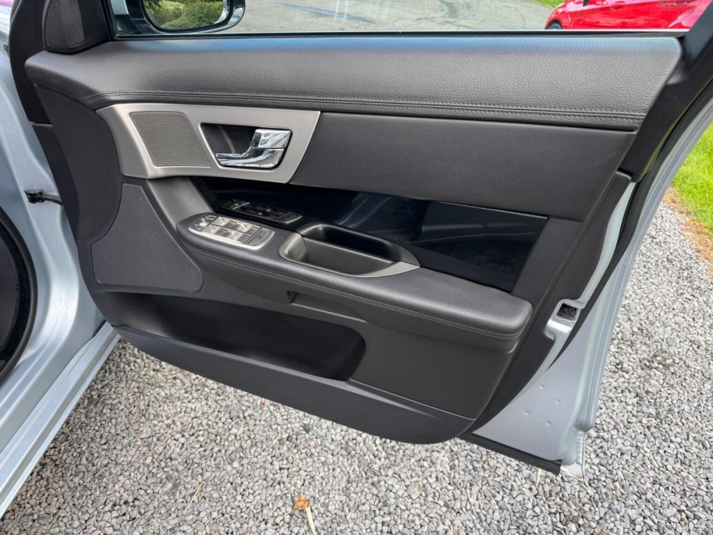 JAGUAR XF 3.0d S V6 Luxury Auto Euro 5 4dr 2010