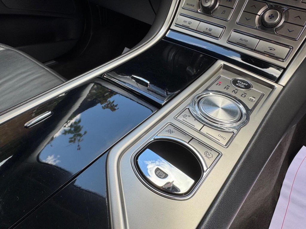 JAGUAR XF 3.0d S V6 Luxury Auto Euro 5 4dr 2010