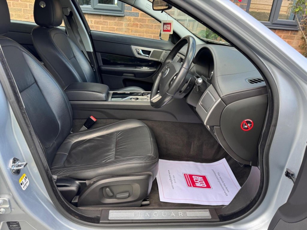 JAGUAR XF 3.0d S V6 Luxury Auto Euro 5 4dr 2010
