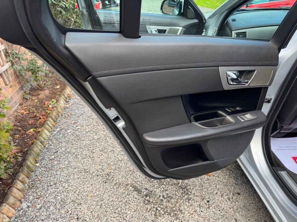 JAGUAR XF 3.0d S V6 Luxury Auto Euro 5 4dr 2010