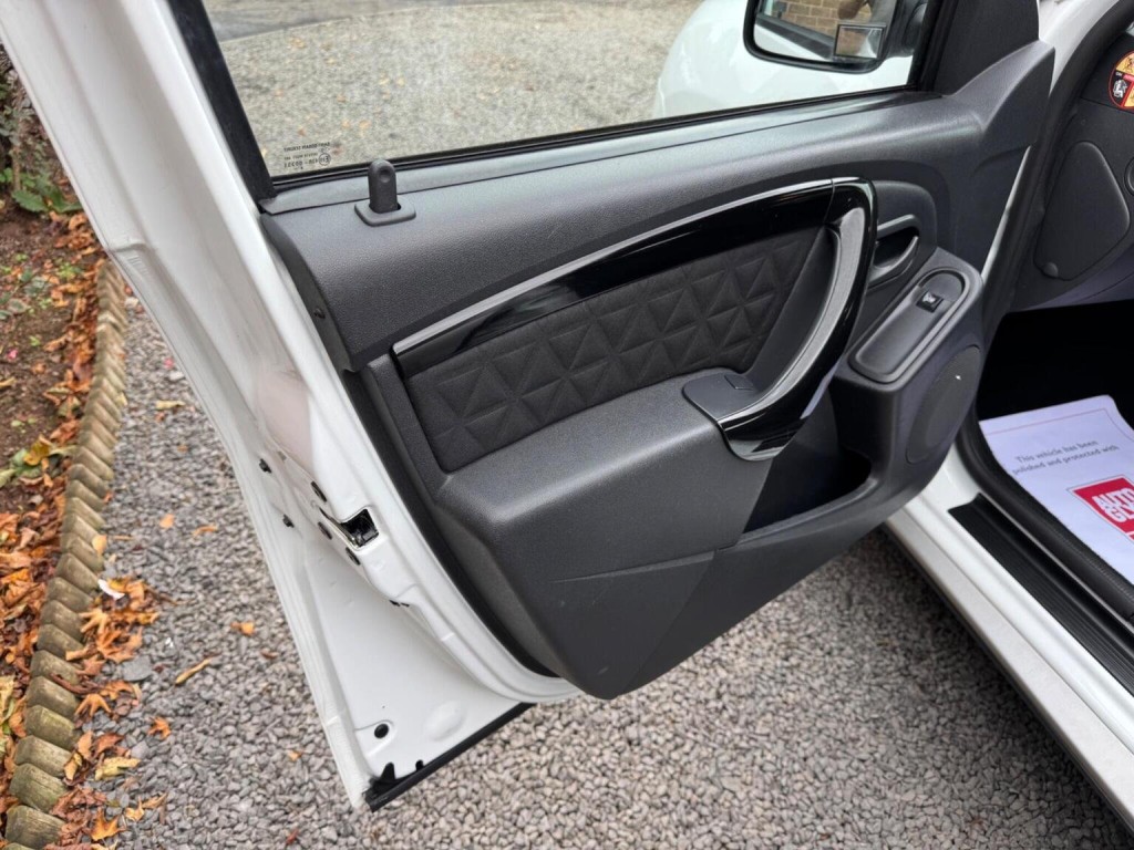DACIA DUSTER 1.5 dCi Laureate 4WD Euro 5 5dr 2015