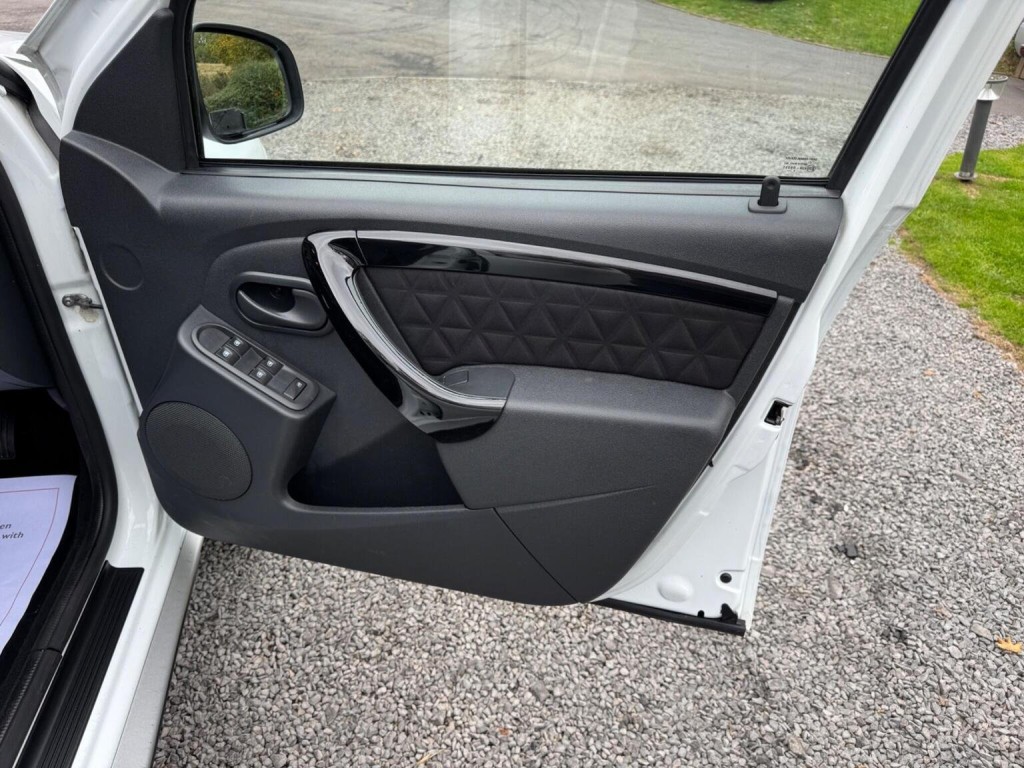 DACIA DUSTER 1.5 dCi Laureate 4WD Euro 5 5dr 2015