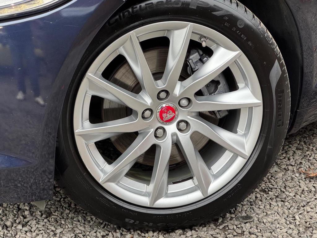 JAGUAR XF 3.0d V6 Premium Luxury Auto Euro 5 (s/s) 4dr 2015